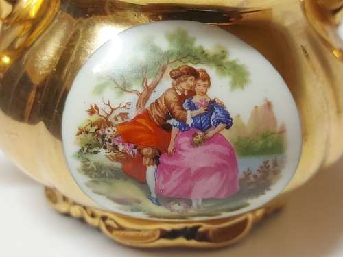 EXQUISITE VINTAGE BAVARIA GERMANY GOLD OVERLAY TWIN HANDLED, LIDDED SUGAR BOWL