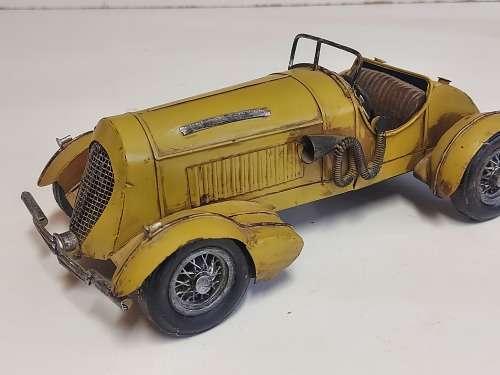 VINTAGE TIN PLATE CAR