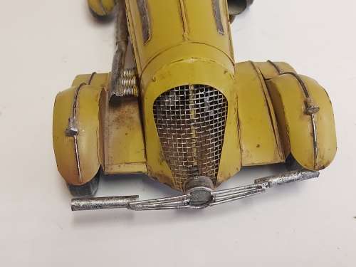 VINTAGE TIN PLATE CAR