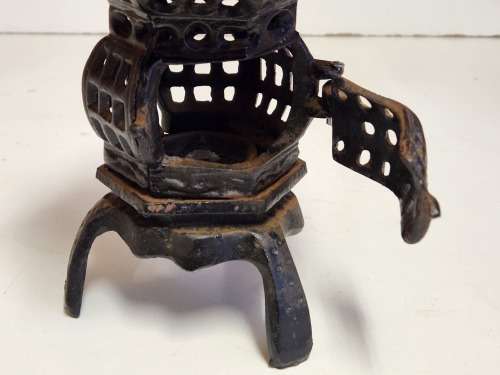 VINTAGE 1940`S JAPANESE CAST IRON PAGODA CANDLE LANTERN