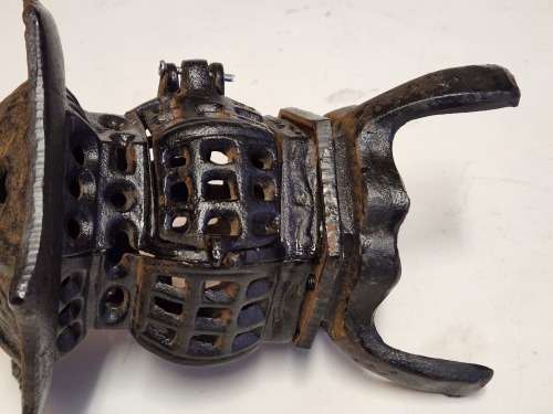VINTAGE 1940`S JAPANESE CAST IRON PAGODA CANDLE LANTERN