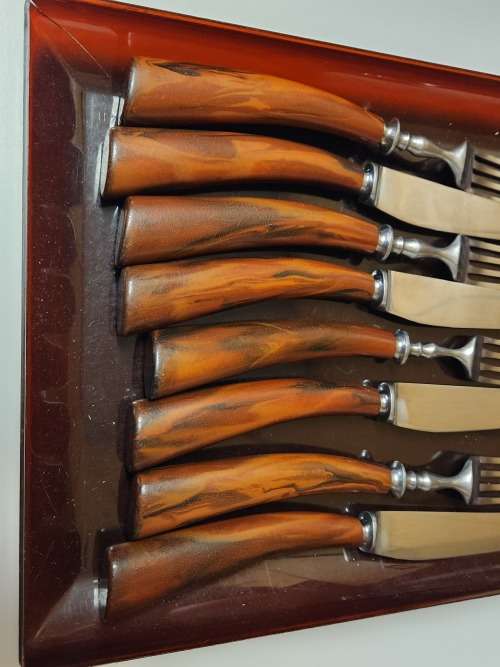 VINTAGE JOHN TURTON AND CO BAKELITE HANDLED SET OF FOUR OF EACH STEAK KNIVES AND FORKS