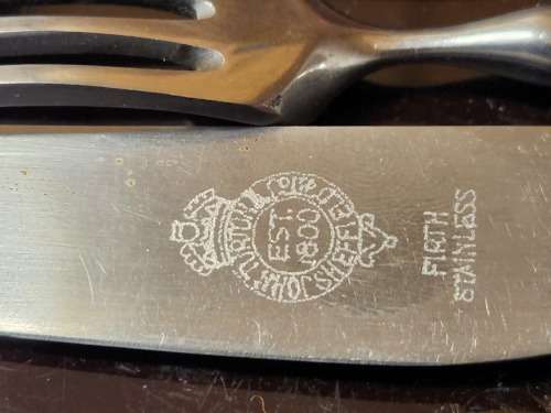 VINTAGE JOHN TURTON AND CO BAKELITE HANDLED SET OF FOUR OF EACH STEAK KNIVES AND FORKS