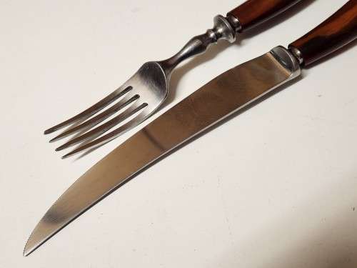 VINTAGE JOHN TURTON AND CO BAKELITE HANDLED SET OF FOUR OF EACH STEAK KNIVES AND FORKS