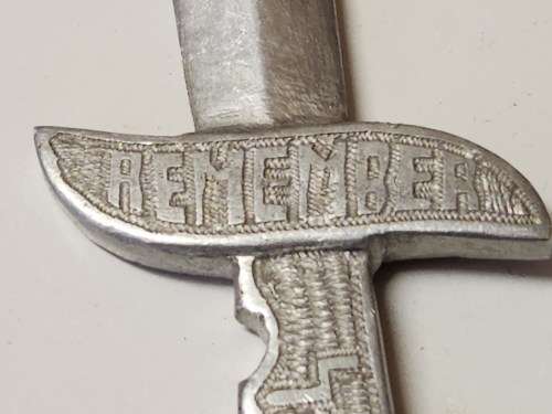 WORLD WAR II ITALIAN P.O.W SILVER METAL TRENCH ART, COMPRISING A SMALL DAGGER AND 5 SERVIETTE RINGS