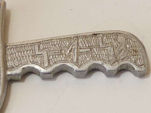 WORLD WAR II ITALIAN P.O.W SILVER METAL TRENCH ART, COMPRISING A SMALL DAGGER AND 5 SERVIETTE RINGS