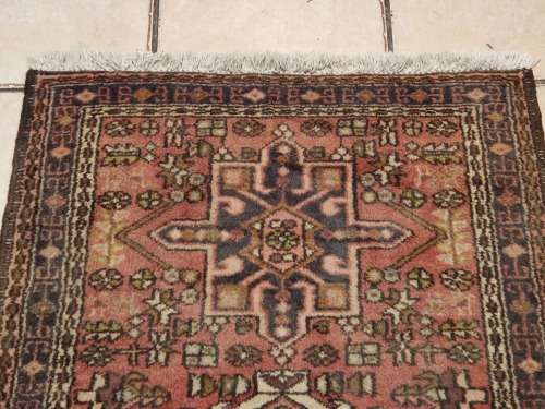 VINTAGE PURE WOOL, HAND WOVEN PERSIAN CARPET, MEASURING 1.14 METRE X 70 CM