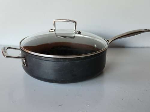 LE CREUSET BLACK IRON 26 CM PANHANDLE LIDDED POT