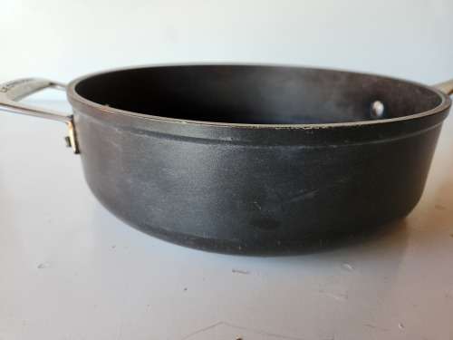 LE CREUSET BLACK IRON 26 CM PANHANDLE LIDDED POT