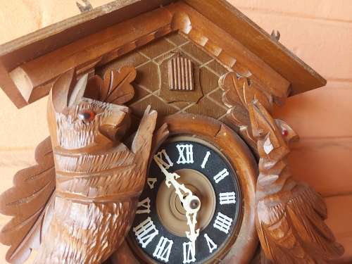 VINTAGE REGULA MADE IN GERMANY LARGE HUNTING CUCKOO CLOCK WITH AN AUGUST SCHWER MOVEMENT, NO CHAINS