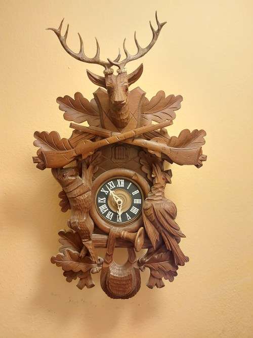 VINTAGE REGULA MADE IN GERMANY LARGE HUNTING CUCKOO CLOCK WITH AN AUGUST SCHWER MOVEMENT, NO CHAINS