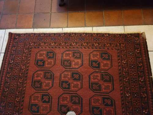 VINTAGE PURE WOOL HAND WOVEN MEDIUM-SIZED PERSIAN CARPET, MEASURING 1.95 X 1.34 METRE