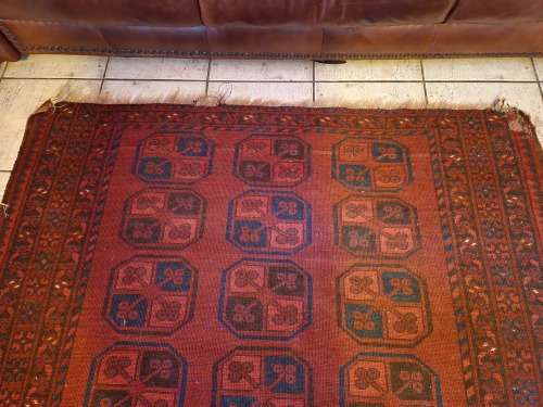 VINTAGE PURE WOOL HAND WOVEN MEDIUM-SIZED PERSIAN CARPET, MEASURING 1.95 X 1.34 METRE
