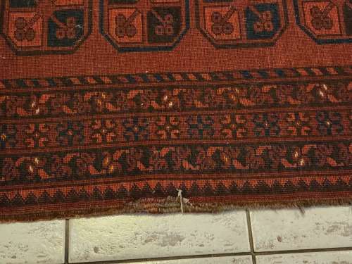 VINTAGE PURE WOOL HAND WOVEN MEDIUM-SIZED PERSIAN CARPET, MEASURING 1.95 X 1.34 METRE