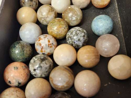 COLLECTION OF 37 HIGHLY POLISHED SEMI-PRECIOUS GEMSTONE SPHERES