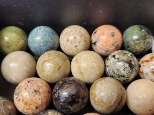 COLLECTION OF 37 HIGHLY POLISHED SEMI-PRECIOUS GEMSTONE SPHERES