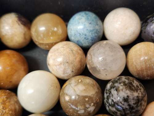 COLLECTION OF 37 HIGHLY POLISHED SEMI-PRECIOUS GEMSTONE SPHERES