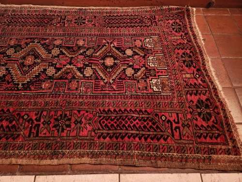 VINTAGE PURE WOOL, HAND WOVEN PERSIAN CARPET, MEASURING 1.90 METRE X 98 CM