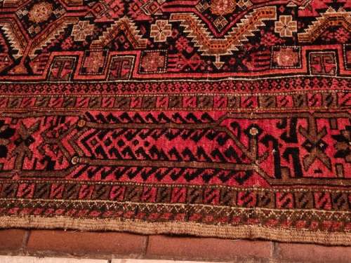 VINTAGE PURE WOOL, HAND WOVEN PERSIAN CARPET, MEASURING 1.90 METRE X 98 CM