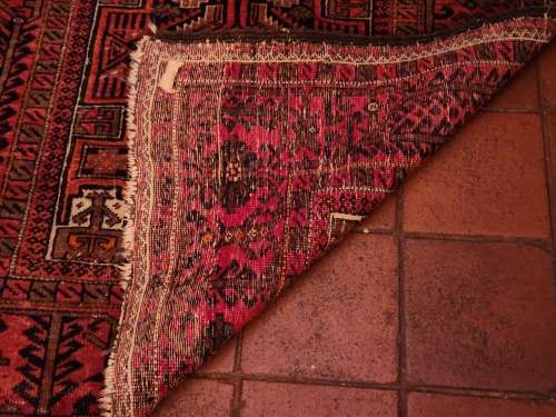 VINTAGE PURE WOOL, HAND WOVEN PERSIAN CARPET, MEASURING 1.90 METRE X 98 CM