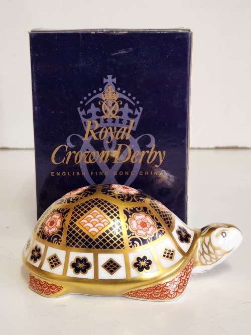 VINTAGE ROYAL CROWN DERBY BONE CHINA MOTHER TORTOISE OF THE YORKSHIRE ROSE TORTOISE FAMILY
