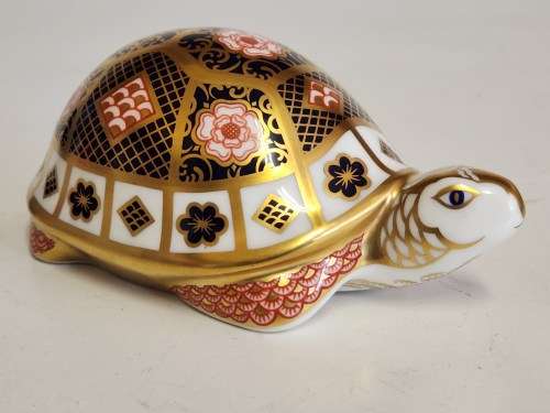 VINTAGE ROYAL CROWN DERBY BONE CHINA MOTHER TORTOISE OF THE YORKSHIRE ROSE TORTOISE FAMILY