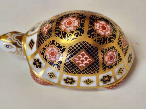 VINTAGE ROYAL CROWN DERBY BONE CHINA MOTHER TORTOISE OF THE YORKSHIRE ROSE TORTOISE FAMILY