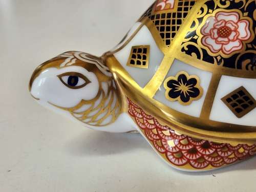 VINTAGE ROYAL CROWN DERBY BONE CHINA MOTHER TORTOISE OF THE YORKSHIRE ROSE TORTOISE FAMILY