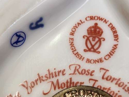 VINTAGE ROYAL CROWN DERBY BONE CHINA MOTHER TORTOISE OF THE YORKSHIRE ROSE TORTOISE FAMILY