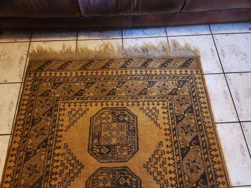 VINTAGE PURE WOOL, HAND WOVEN PERSIAN CARPET, MEASURING 1.92 X 1.08 METRE