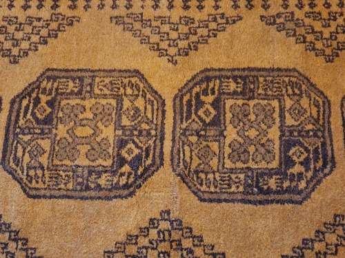 VINTAGE PURE WOOL, HAND WOVEN PERSIAN CARPET, MEASURING 1.92 X 1.08 METRE