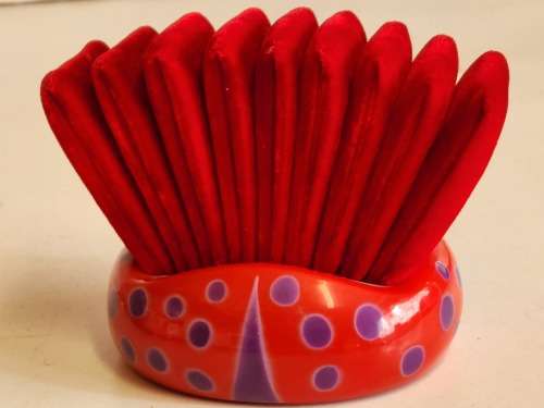 PYLONES OF PARIS CHICKEN RING HOLDER