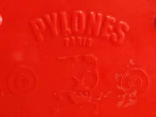 PYLONES OF PARIS CHICKEN RING HOLDER