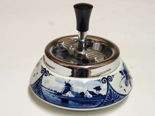 AWESOME RARE VINTAGE V K DELFTS HOLLAND REVOLVING ASHTRAY