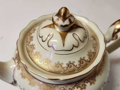 ANTIQUE EARLY 1900`s HUTSCHENREUTHER HOHENBERG BAVARIA LARGE TEA POT