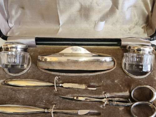 ANTIQUE 1917 BIRMINGHAM SILVER HALLMARKED GROOMING KIT