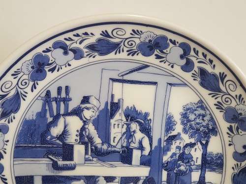 RARE VINTAGE 1838 DE KRUIK DELFTWARE HOLLAND `DE HOUTDRAAIER` DISPLAY/HANGING PLATE