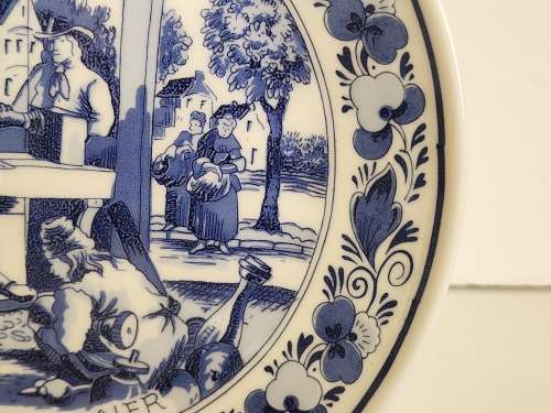 RARE VINTAGE 1838 DE KRUIK DELFTWARE HOLLAND `DE HOUTDRAAIER` DISPLAY/HANGING PLATE