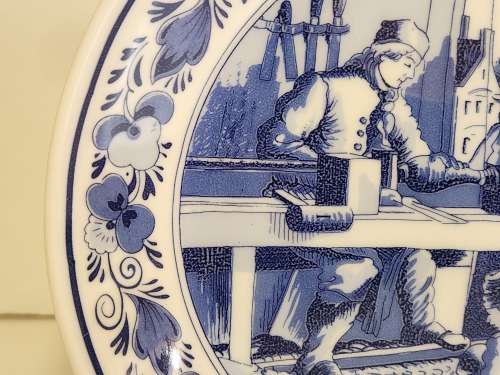 RARE VINTAGE 1838 DE KRUIK DELFTWARE HOLLAND `DE HOUTDRAAIER` DISPLAY/HANGING PLATE