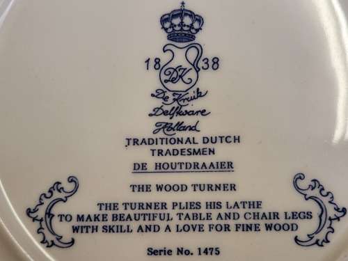 RARE VINTAGE 1838 DE KRUIK DELFTWARE HOLLAND `DE HOUTDRAAIER` DISPLAY/HANGING PLATE