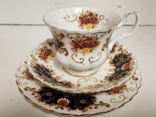 STRIKING VINTAGE ROYAL ALBERT HERITAGE BONE CHINA TEA TRIO (2 OF 3)