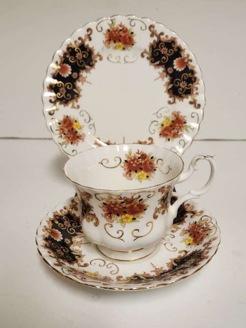 STRIKING VINTAGE ROYAL ALBERT HERITAGE BONE CHINA TEA TRIO (2 OF 3)