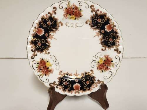 STRIKING VINTAGE ROYAL ALBERT HERITAGE BONE CHINA TEA TRIO (2 OF 3)