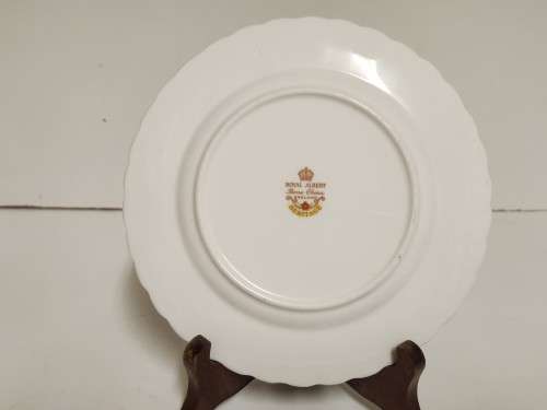 STRIKING VINTAGE ROYAL ALBERT HERITAGE BONE CHINA TEA TRIO (2 OF 3)