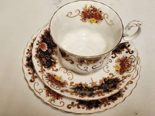 STRIKING VINTAGE ROYAL ALBERT HERITAGE BONE CHINA TEA TRIO (2 OF 3)