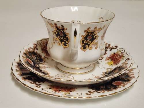STRIKING VINTAGE ROYAL ALBERT HERITAGE BONE CHINA TEA TRIO (2 OF 3)