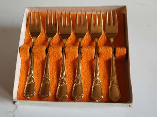 SET OF SIX VINTAGE BMF BESTECK VERGOLDET (GOLD PLATED) ORNATELY DESIGNED CAKE FORKS, MADE IN GERMANY