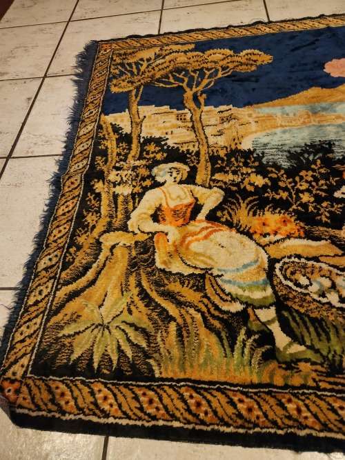 VINTAGE SILK TAPESTRY WALL HANGING, MEASURING 1.42 METRE X 92 CM