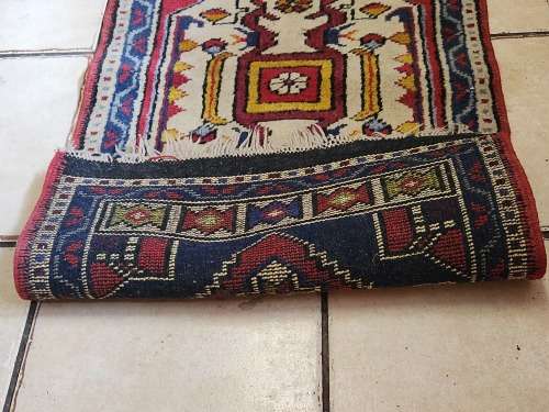 VINTAGE PURE WOOL, HAND WOVEN SMALL PERSIAN CARPET, MEASURING 1.14 METRE  X 54 CM