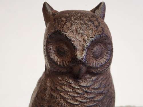 VINTAGE CAST IRON OWL DOOR STOPPER, WEIGHING 2KG